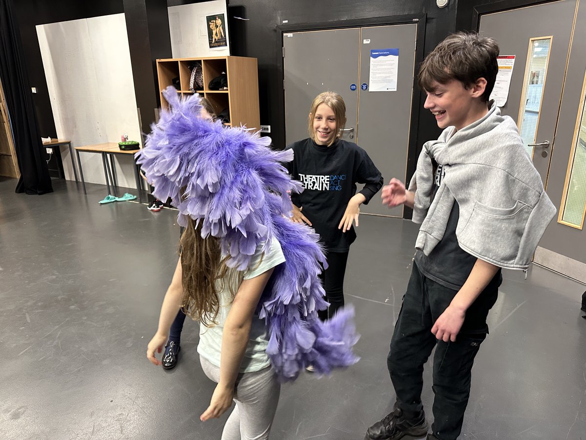 This is what happens when you give our Intermediates some props to play with!

#theatretrain #exeterliving #exeterkids #exeterstage #exetermums #devonlife #devonlifemag #devonlive #exeterdevon