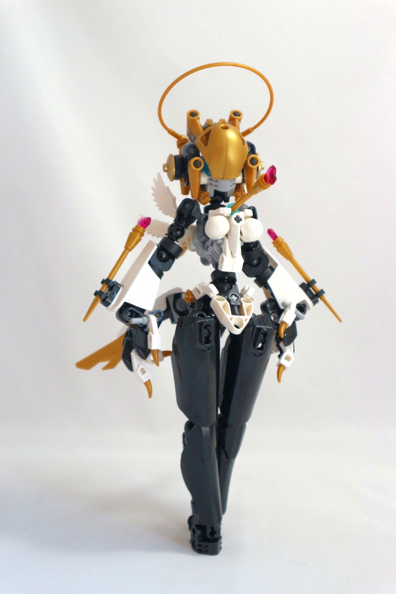 Ibk 新入りの子です 恋のキューピット系メイデンロイド 天使のリングは髪と弦の意匠を併せ持つ 他人のための二本の矢 の他に一番立派な矢が自分自身にぶっ刺さっているのは 一番大事なのは自分を愛すること という象徴だったり 自身が弓そのものなので矢は直