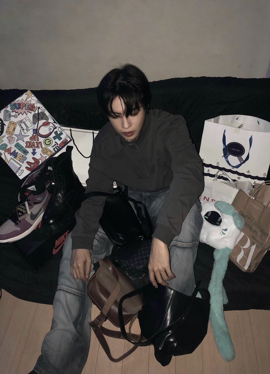 joshuelbautista's tweet photo. Thank you po sa lahat ng greetings, giftz, cakes, food and sa pag try niyo din ipatrend yung #HappyJoshuelDay sino ba ako para mag trend HAHA maraming salamat po sa lahat ng ginagawa niyo for me. I love you all ♥️ love you @joshuelnation https://t.co/ClOvEoL3OQ