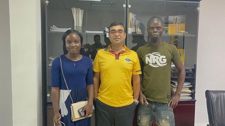 MTNlonestar's tweet photo. Our MoMo Waysawasa car winners visited our office this week and met with our CEO and Deputy CEO. Congratulations again to Harris Gbar and Princess Peterson. #MoMoMore https://t.co/rSIO79hqzw
