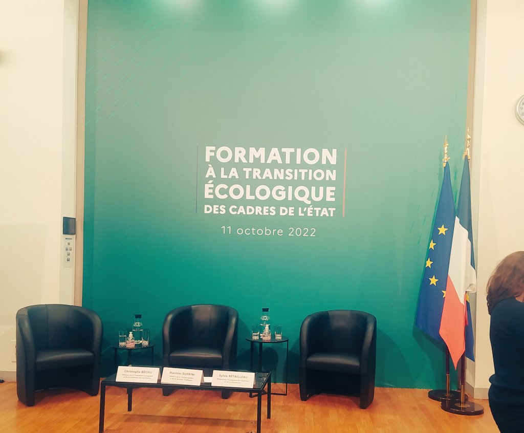 J'étais aux annonces du gouvernement sur le "plus grand plan de formation dans la fonction publique qui n'ai jamais existé", la formation des 25 000 cadres de la fonction publique aux enjeux environnementaux, annoncée depuis l'été.

Un thread sur ces fameuses annonces ! 🧶