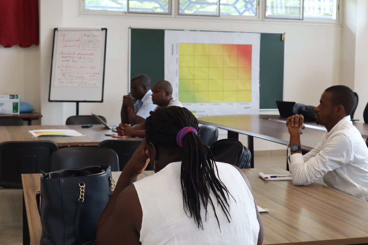 BissauUndp's tweet image. Understanding corruption as a risk is key to knowing how to deal with it. In sectors like health, avoiding the risk is vital. #Civilsociety representatives in 🇬🇼 are learning how to apply @UNDP's Sectoral Corruption #RiskManagement methodology in the #healthsector💪#SDG3 #SDG16