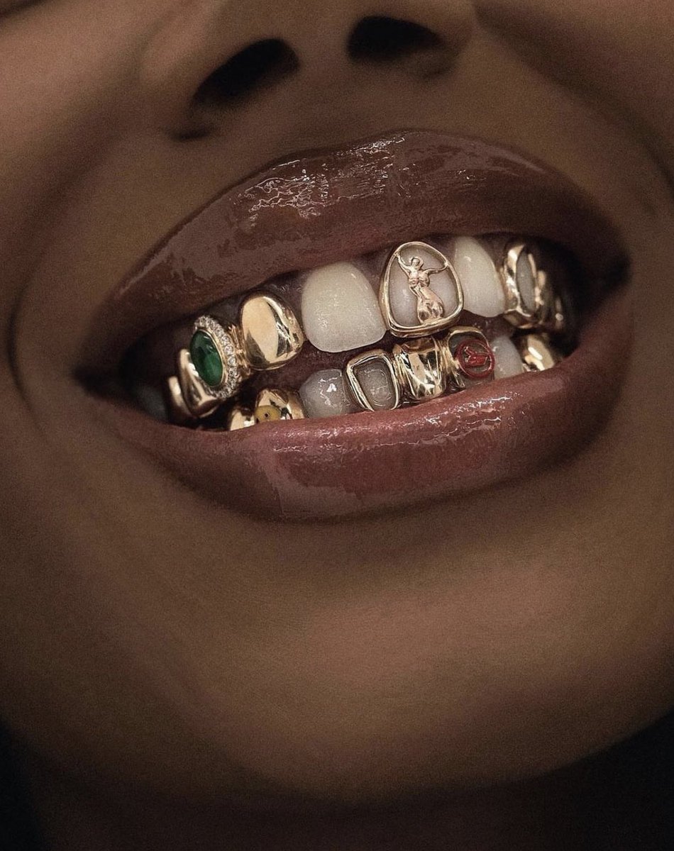 StreetFashion01's tweet photo. Grillz by Gabby Elan (2022) https://t.co/pTCgGxvkx1