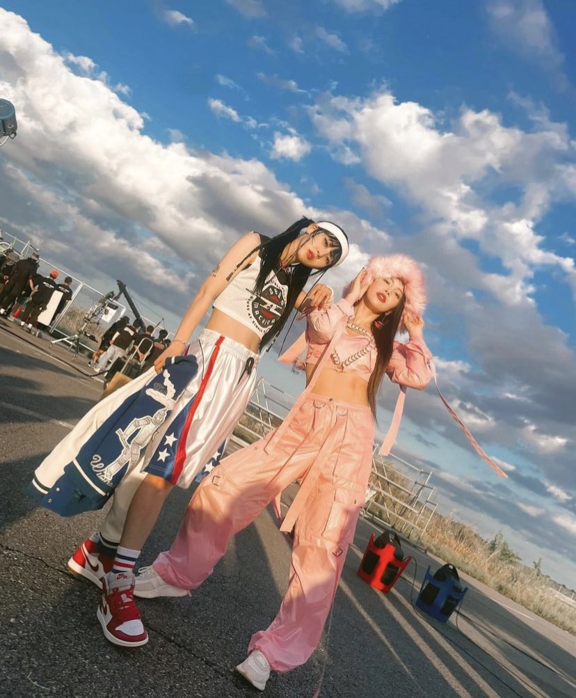 IG Solar

with Moon Fart

🔗 instagram.com/p/Cjkh5qtv0HQ/…

#MAMAMOO #마마무 #SOLAR #솔라 #MOONBYUL #문별 <a href="/RBW_MAMAMOO/">마마무(MAMAMOO)</a>