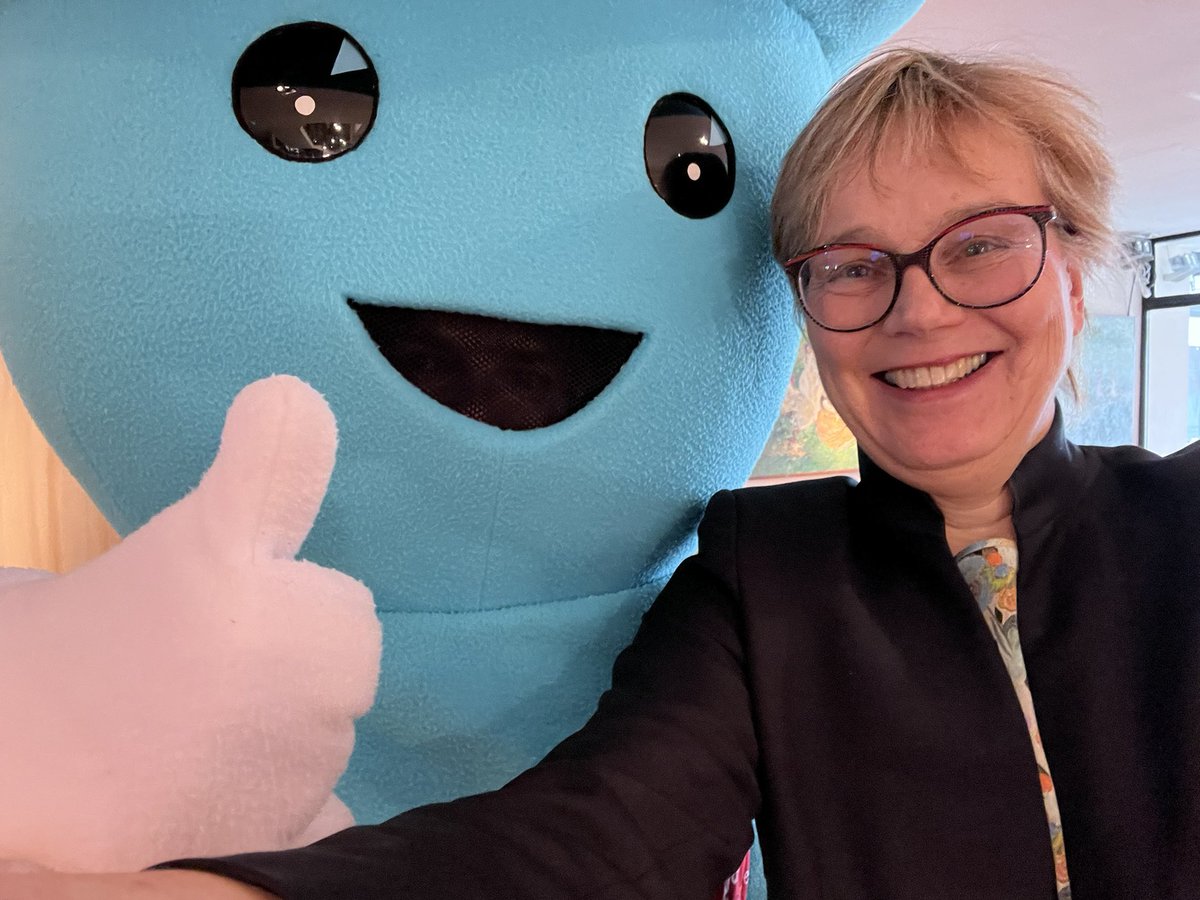 NYwelskop's tweet photo. Zu Gast bei unserer @Caritas_web-Delegiertenversammlung ist #Stecki - das Maskottchen des Caritas-#Stromsparcheck. Unsere Energiesparberatungbist heute wichtiger denn je. https://t.co/7cMjbjZc8W