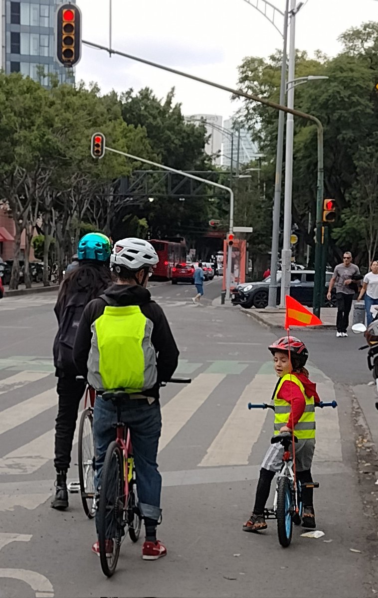 TlacatecolotlMX's tweet photo. #AunHayEsperanza
#FelizAmanecerUniverso
#MejorEnBici
#RodarEsVida
#RespetaAlCiclista
๐๐ฒ๐ฒ๐ฝ๐ https://t.co/sPAaVI9A68