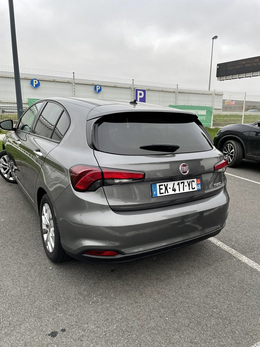 Manondphn's tweet photo. Hello Caen, je me suis faite voler ma voiture cette nuit je suppose, si vous apercevez une Fiat Tipo grise dans les environs de #Caen et alentours n’hésitez pas à me prévenir… il y a un petit sticker noir breton au dessus du truc à essence. https://t.co/FqHlrqNsb6