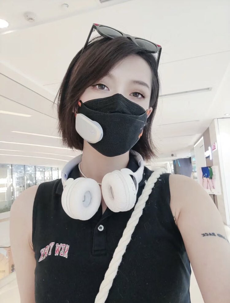 因为年轻我们一无所有，也正因为年轻我们拥有一切。