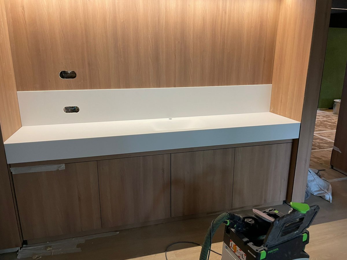 MuebleCarissa's tweet photo. Encimeras de baño en Solid Surface Krion blanco con lavabo integrado en el mismo material.
#solidsurface #encimeras #krion #bañosbonitos #bañosmodernos https://t.co/QJ0hExSQs3