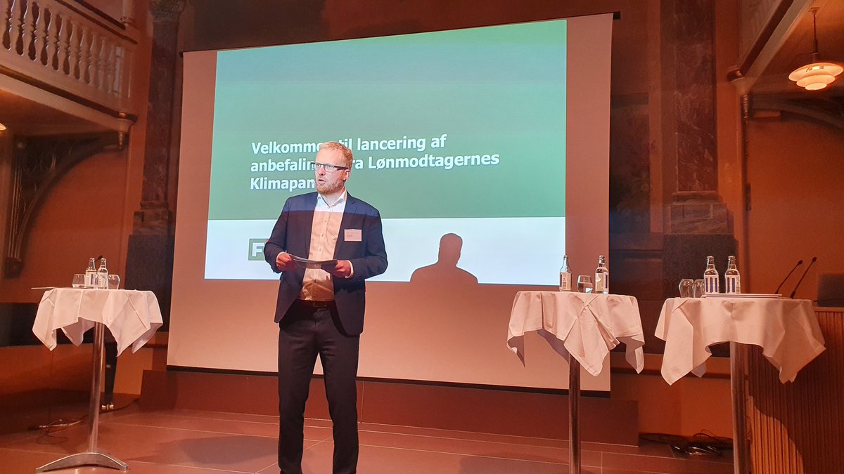 Benjamin R. Vibe (@bevib08) on Twitter photo - Vi har alle brug for at føle, at vi gør en forskel, siger <a href="/MortenSkov82/">Morten Skov</a> på @arbejdermuseet til offentliggørelsen af anbefalingerne fra Lønmodtagernes Klimapanel (<a href="/FH_danmark/">Fagbevægelsens Hovedorganisation</a>), der skal fremme grøn og retfærdig omstilling på arbejdspladserne
#arbejde #dkpol #dkgreen - Vi har alle brug for at føle, at vi gør en forskel, siger <a href="/MortenSkov82/">Morten Skov</a> på @arbejdermuseet til offentliggørelsen af anbefalingerne fra Lønmodtagernes Klimapanel (<a href="/FH_danmark/">Fagbevægelsens Hovedorganisation</a>), der skal fremme grøn og retfærdig omstilling på arbejdspladserne
#arbejde #dkpol #dkgreen