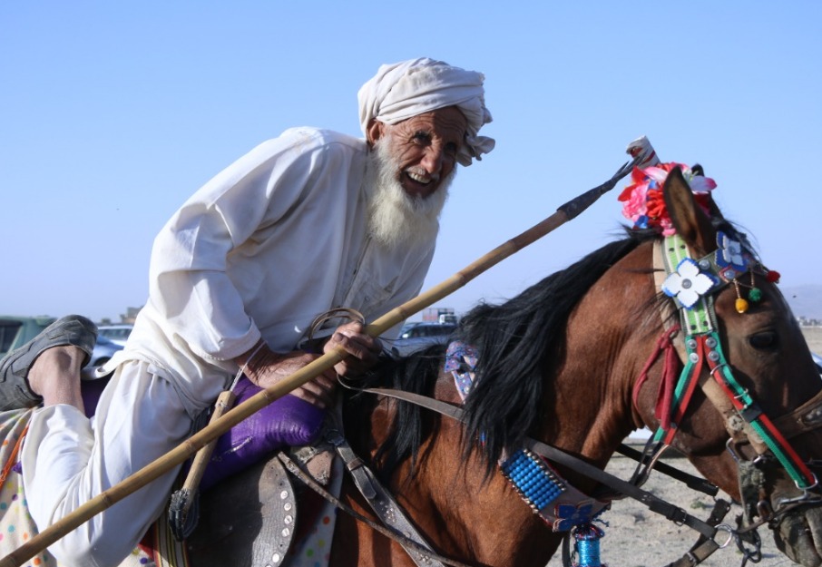 "Race, color, ethnicity, language n nationalism means nothing to Allah. The only thing that matters to Him is War'aa(piety).
We all are brothers under one Muhammadi Flag n servants of One Almighty God.
Nationalism n Tribalism is a great sin. Stay away from it.
#UnitedAfghanistan
