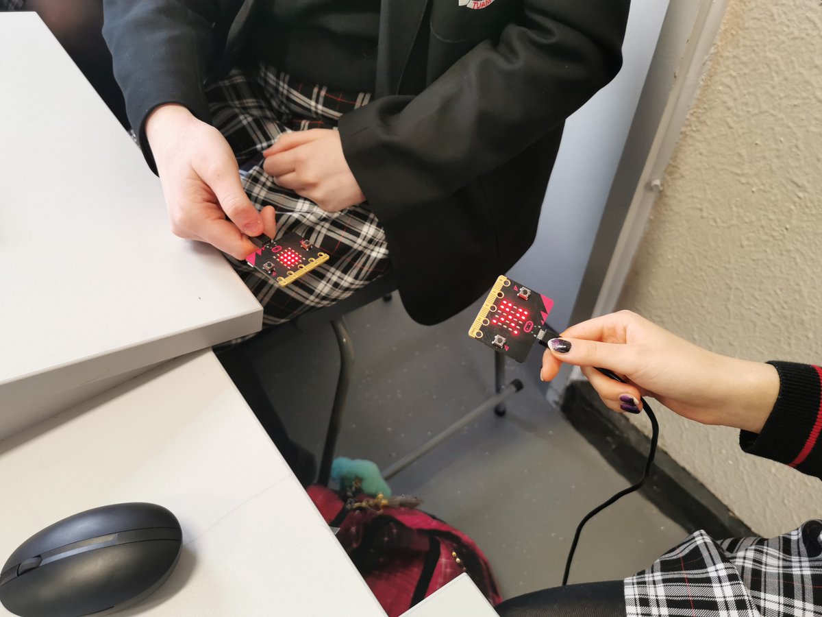 Fun and interactive code workshop with students <a href="/PresCurrylea1/">Pres Currylea, Tuam</a> yesterday for #CodeWeek Great engagement from all involved. #WomenWhoCode #GrowWithGoogle <a href="/CodeWeekIRL/">Code Week Ireland</a> <a href="/CodeWeekEU/">EU Code Week</a>
