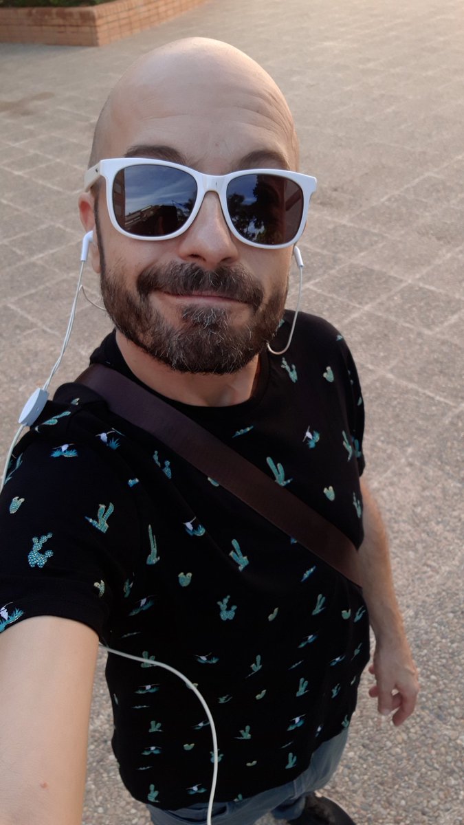 Tranion's tweet photo. Pos hoy es domingo (pa mí), el cielo no puede estar más azul y me van a convidar a comer. #TripleCombo https://t.co/ZSNcV5Nj1F