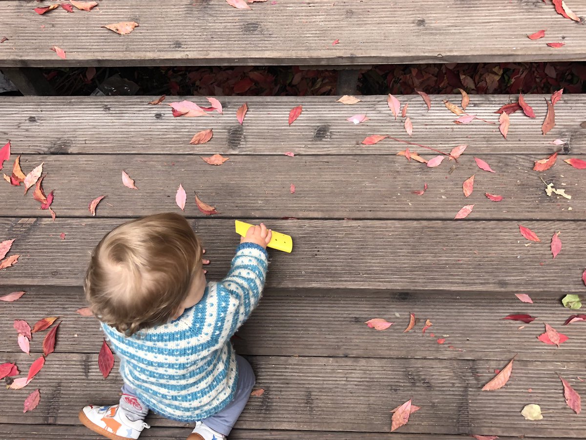 Krakow looking peak autumnal 🍂 Fab to be here to talk about my book with @JenniferLAllan at @unsound. Meanwhile young Nell is particularly excited to meet Wojciech Rusin @W_Rusin, maker of (among many beauties) the microtonal Yellow Bastard ocarina which she brings EVERYWHERE