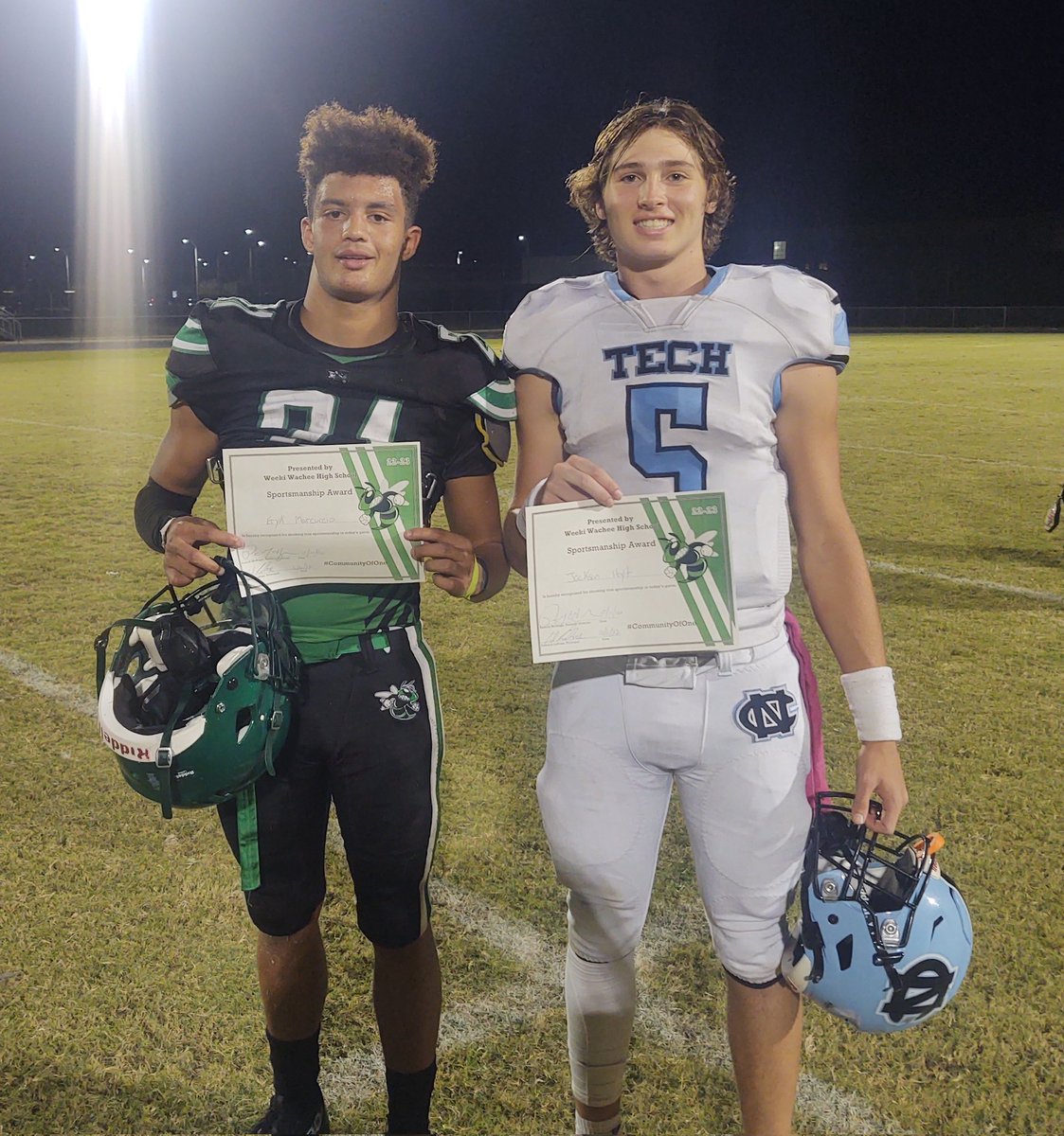 Ed_LaRose's tweet photo. Both these athletes played hard on Monday night and showed good sportsmanship. WWHS wants to remind all these students that we come from the same area and should support one another. #CommunityOfOne @HernandoSchools https://t.co/cMGAx6MM0q