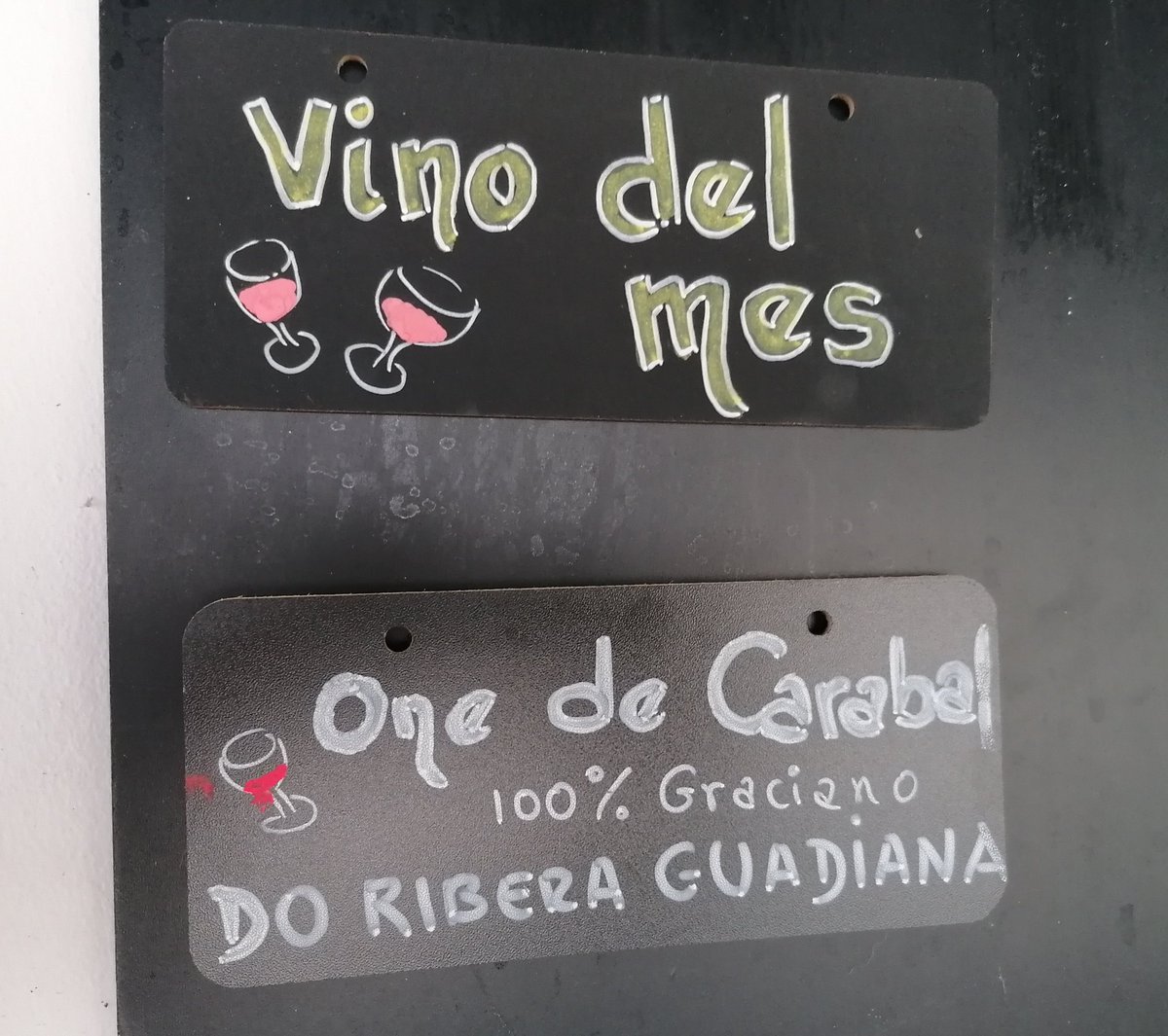 GuarniGastro's tweet photo. Cambiamos de vino y nos vamos a Extremadura con este Graciano de @BodegaCarabal https://t.co/fsk404CfgS