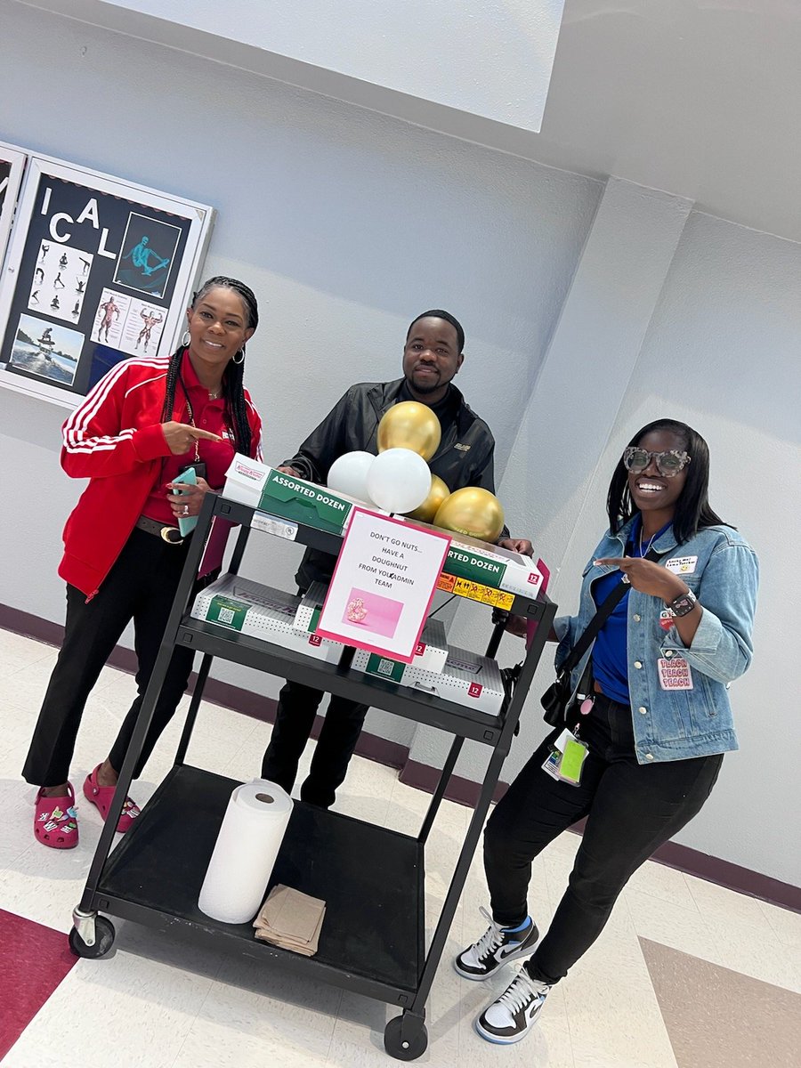 Just <a href="/TBASlighMiddle/">Sligh Middle Magnet School</a> amazing Admin Team showing some love to our outstanding teachers! Do go nuts have a Doughnut instead 🍩❤️🍩 <a href="/TitusONeilWWE/">Titus O'Neil</a> <a href="/TransformHCPS/">HCPS Transformation Network</a>