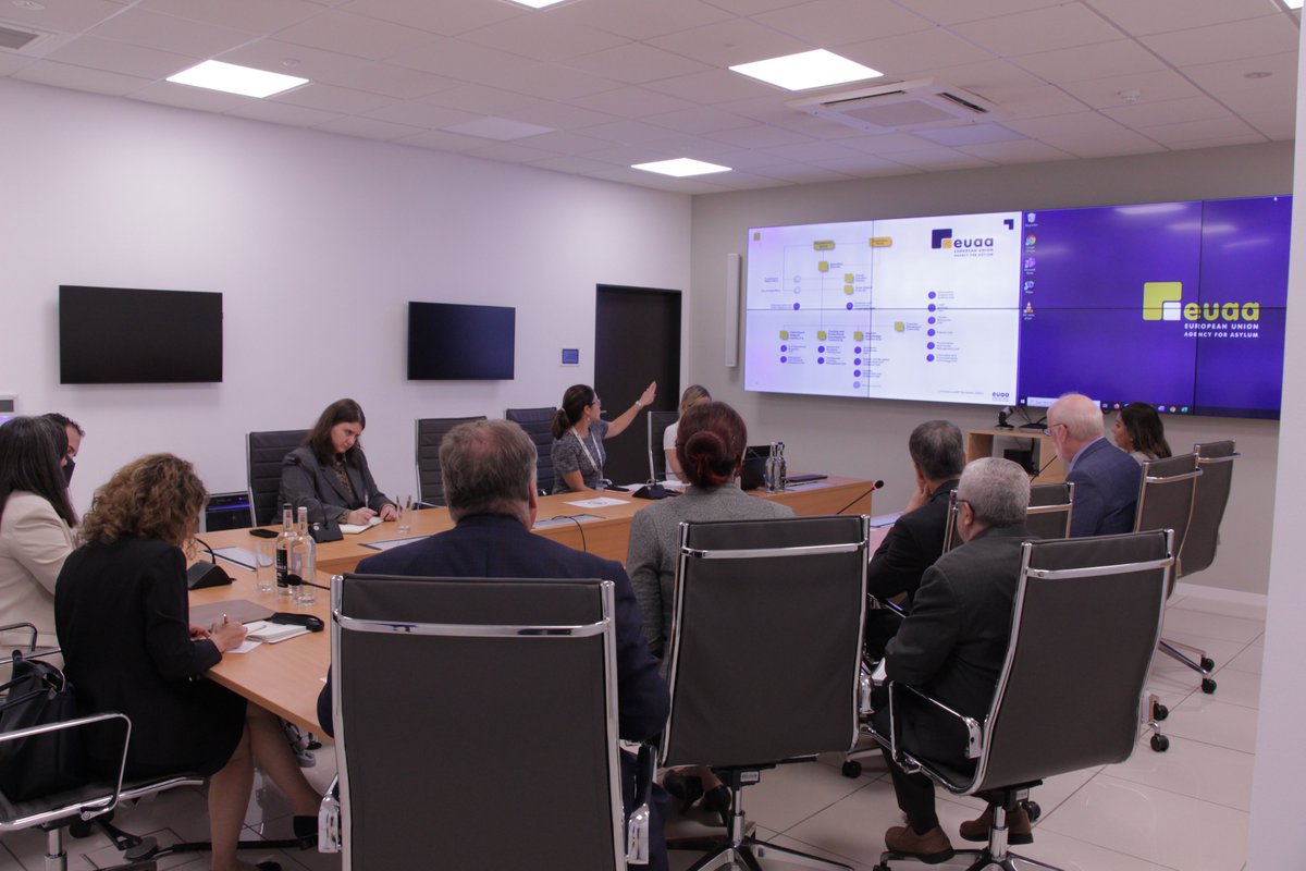 EUAsylumAgency's tweet image. It was a pleasure to welcome the 🇨🇦 @HoCSpeaker @AnthonyRota &amp;amp; his delegation to #EUAA's HQ.

We briefed them on our work, incl. the Agency's support to EU Member States in implementing 🇪🇺 #TemporaryProtection to provide safety &amp;amp; protection to 🇺🇦 fleeing 🇷🇺 invasion of #Ukraine.