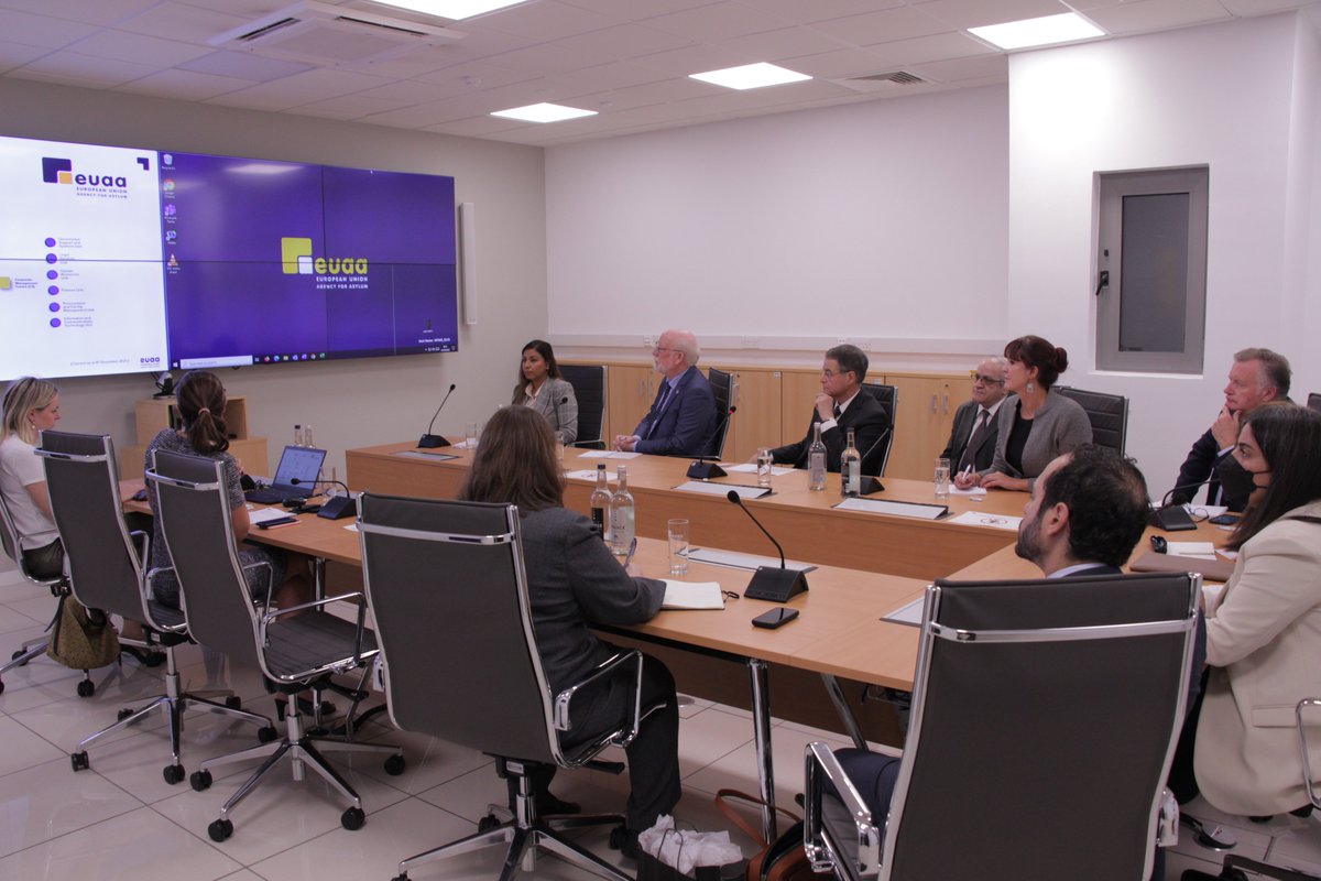 EUAsylumAgency's tweet image. It was a pleasure to welcome the 🇨🇦 @HoCSpeaker @AnthonyRota &amp;amp; his delegation to #EUAA's HQ.

We briefed them on our work, incl. the Agency's support to EU Member States in implementing 🇪🇺 #TemporaryProtection to provide safety &amp;amp; protection to 🇺🇦 fleeing 🇷🇺 invasion of #Ukraine.