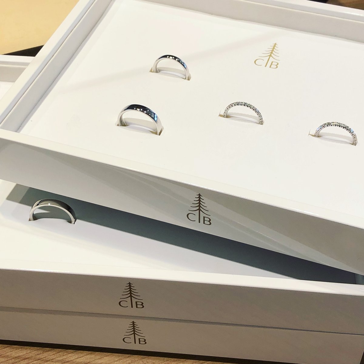 Ihr seid auf der Suche nach euren #Trauringen und möchtet eine ehrliche und kompetente #Beratung!?
Schaut gerne bei uns vorbei und nutzt für einen #Beratungstermin vorab ganz bequem das Formular auf unserer #Internetseite.

Wir freuen uns auf euch!

irismenzetrauringe.de