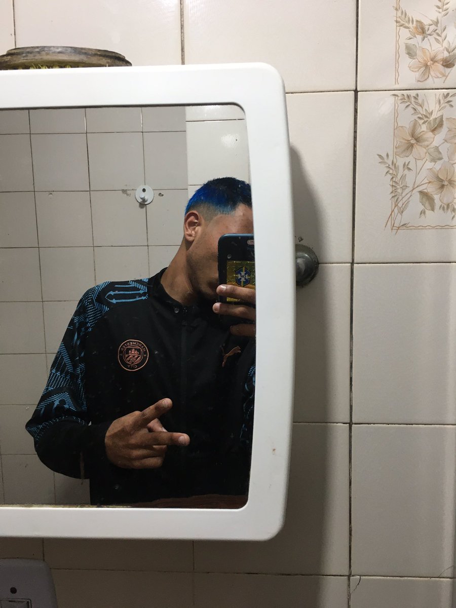 JulioPonceSilv4's tweet photo. Nem parece q fiz uma merda danada no cabelo 😂 bom dia ☀️ https://t.co/u57rhragmF