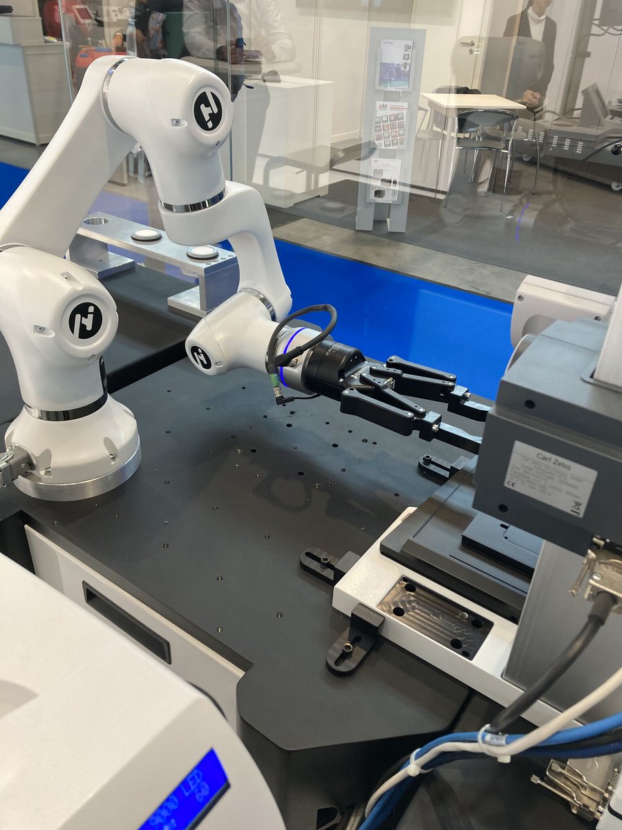 NEURARobotics's tweet photo. Visit Zeiss at #parts2clean in the Stuttgart Exhibition Center, Hall 4, Booth B52. You can see LARA 3 in action as it shows how efficiency can be boosted through #automation. The robot is picking a sample to inspect and placing it under the microscope to check it. https://t.co/zZh8dazLnD