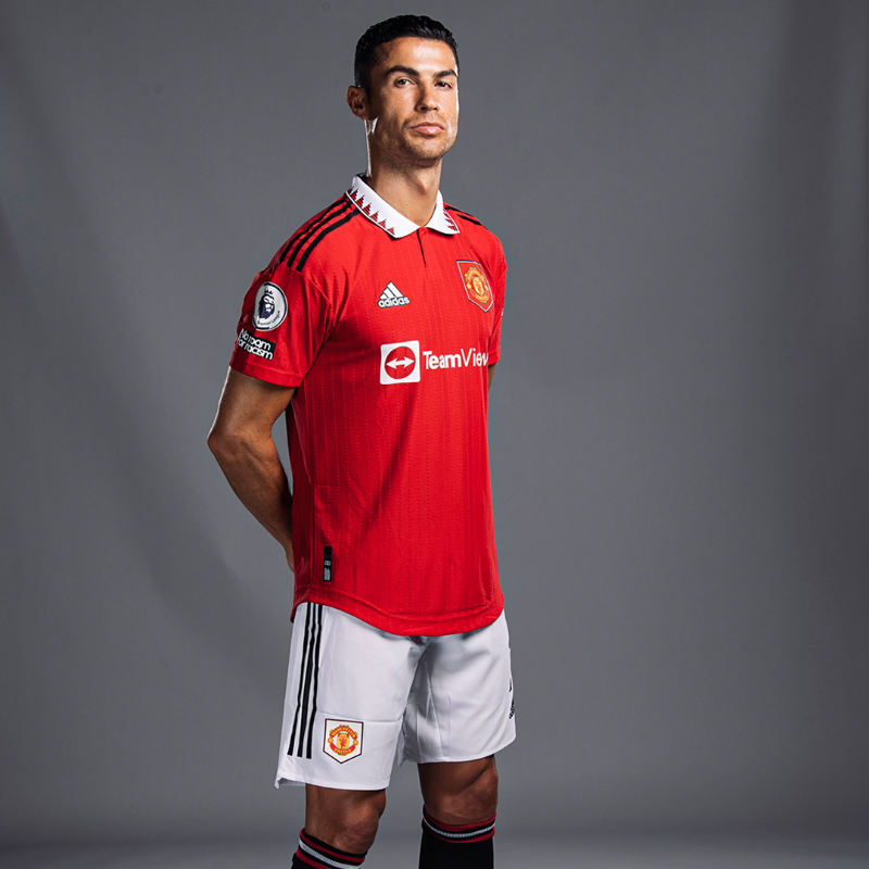 ManUtd's tweet photo. CR7️⃣0️⃣0️⃣

#MUFC || @Cristiano