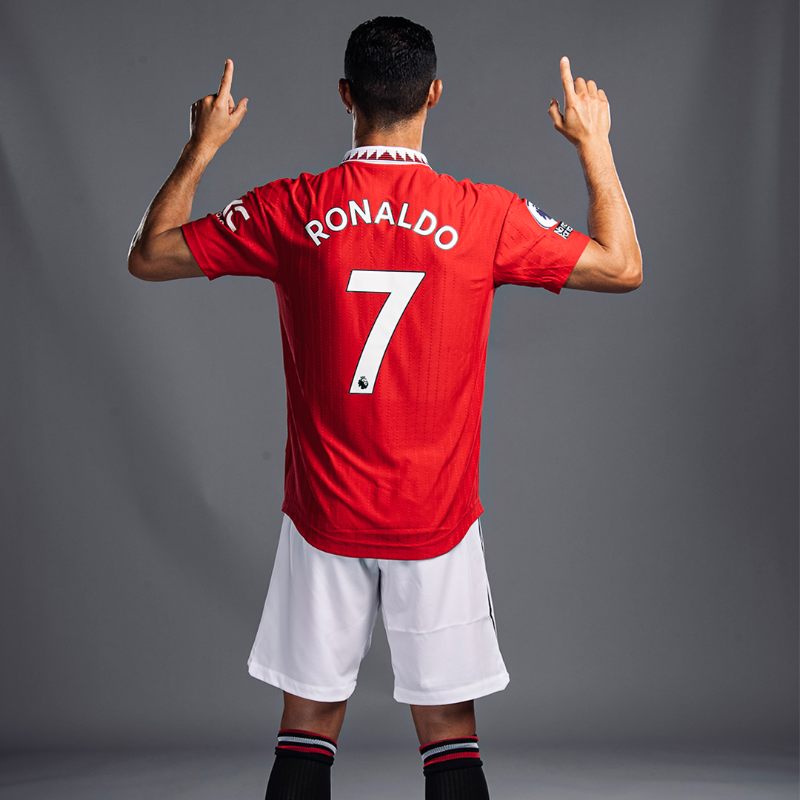 ManUtd's tweet photo. CR7️⃣0️⃣0️⃣

#MUFC || @Cristiano