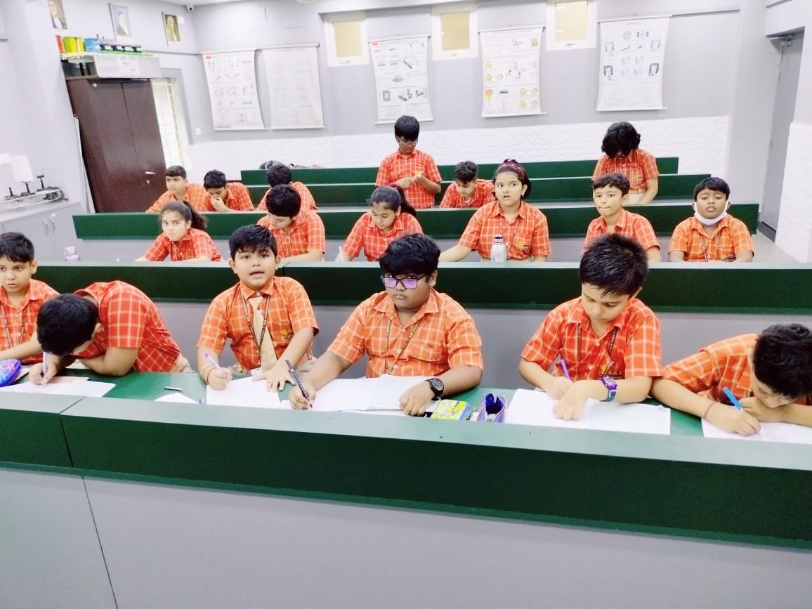 SAI_Edu_In's tweet photo. The Cambridge students of Class V engaged in a fun -filled experiment on floating and sinking. They checked the density of different objects like plastic balls, wooden log and steel weights by observing whether they were floating or sinking. 
#ExperientialLearning
#LabActivities https://t.co/0zbC6S70cY
