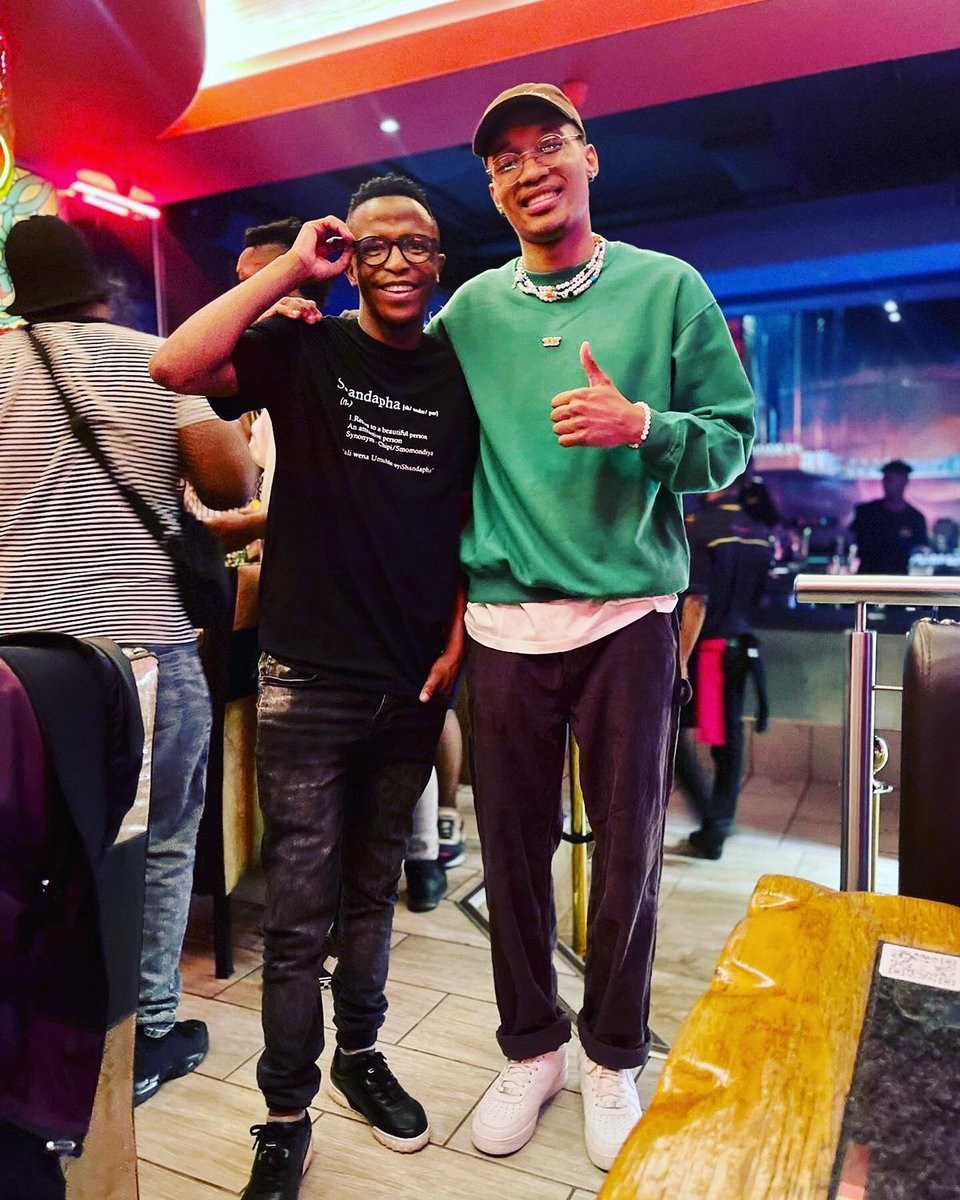 mmusi_chere's tweet photo. Had a great jam @Cubana_BFN with @sino_msolo, we had fun on stage champ.

#sinomsolo #amapiano #music https://t.co/YSqQw3j3c9