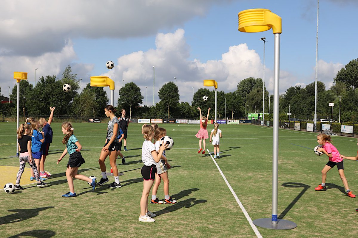 Ben of ken jij iemand die moeite heeft met het betalen van de contributie? @JFSCNederland kan helpen door voor kinderen de contributie en sportbenodigdheden te betalen. Via kieseenclub.nl kun je contact opnemen met het Jeugdfonds. Meer: bit.ly/3CEfMdq