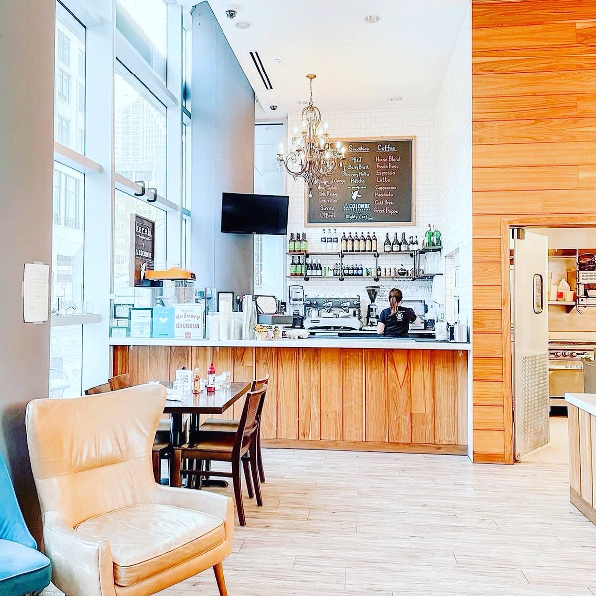 KanelaCafe's tweet photo. Hey, even if you only have a quick moment, stop in to grab a fresh juice or a custom coffee! 
#coffeebar #coffeeshop #coffeetime #juicebar #cocktails #brunchcocktails #coffeelover #brunchclub #breakfastclub #chicago #chicagoeats #chicagodrinks #breakfast #brunch #brunchchicago https://t.co/rkafWX9pRz