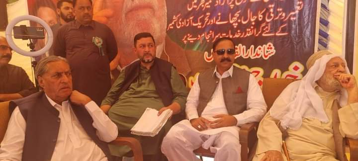 Rukhsar_LA4's tweet photo. کوٹلی آزاد کشمیر سالار جمہوریت سابق وزیر اعظم و سابق صدر آزاد کشمیر  سردار سکندر حیات خان سابق وزیراعظم و صدر آزاد کشمیر کی پہلی برسی کے موقع  خیالات کا 
اظہار کرتے ہوئے
@SFAROOQSIKANDAR https://t.co/qFeb4iPww7