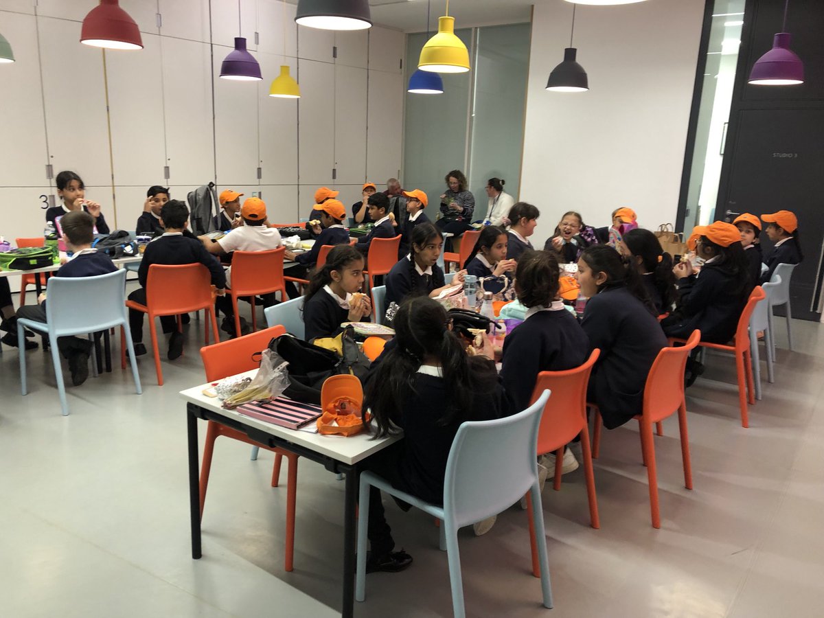 ClaireSimons18's tweet photo. Year 5 have earned their lunch! @stanneskly #bestdaysoftheirlives @bcw_cat @HepworthGallery #TakeOneArtist https://t.co/fUFYqWmGif