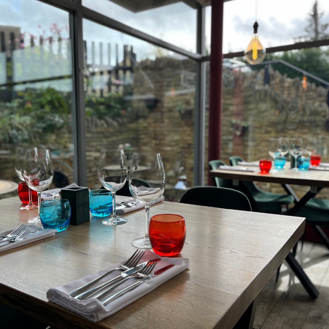 Get the feeling of being outside with the warmth of inside in our conservatory restaurant. Tonight is TGI Tuesday which means 2 burgers for only £30 from 5pm see you there?
#Kettering #Cranford #Northamptonshire #burgers #eatout