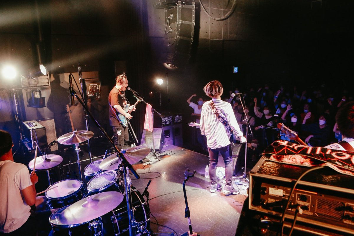 Bname_official's tweet photo. 2022.10.5 あべのROCKTOWN

Set list
1  賭ける想い
2  逆転ヒーロー
3  去りしアナタへ
4  Goodbye my Identity
5  ネイビーブルーの暁
6  証
7  光の照らす方へ
8  平行線

Photo by シバハラ アヤコ(@sbhr__a7 ) https://t.co/yNu0feLLL6