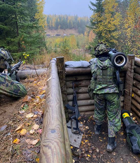 PanssariPR's tweet photo. Erikoiskoulutuskauden ampumaharjoituksessa Parolan huoltopataljoonan varusmiehet harjaantuivat ryhmän hyökkäys- ja puolustustaisteluharjoituksissa sekä kertasingon käsittelyssä.
#pspr #parhp #1pshk #2pshk #pvvmsk #autok #varusmiespalvelus https://t.co/J3mBMuYIt0