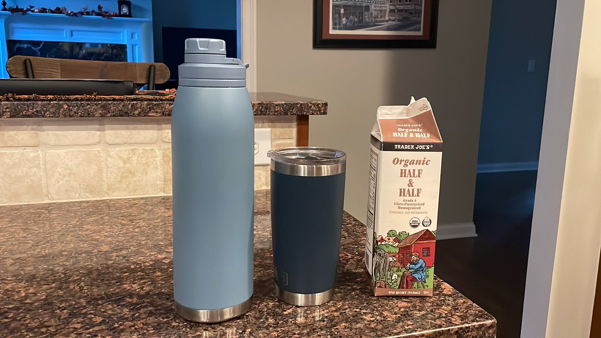 AneesaDas's tweet photo. Filled up my water bottle and my coffee to go to clinic. Then added cream to the water bottle. โฆ So thatโs how my morning is going. #morningfail #coffee https://t.co/RnL1taTtRu
