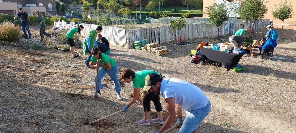 FDIfundacion's tweet photo. Finaliza la semana internacional del #voluntariado de @Iberdrola y solo podemos dar las gracias por el compromiso de los voluntarios.
Son una comunidad global que trabaja de manera admirable. Ha sido un placer acompañarlos 💚🍀 #ComprometidODS #ODS https://t.co/Cg6JW6WtlY