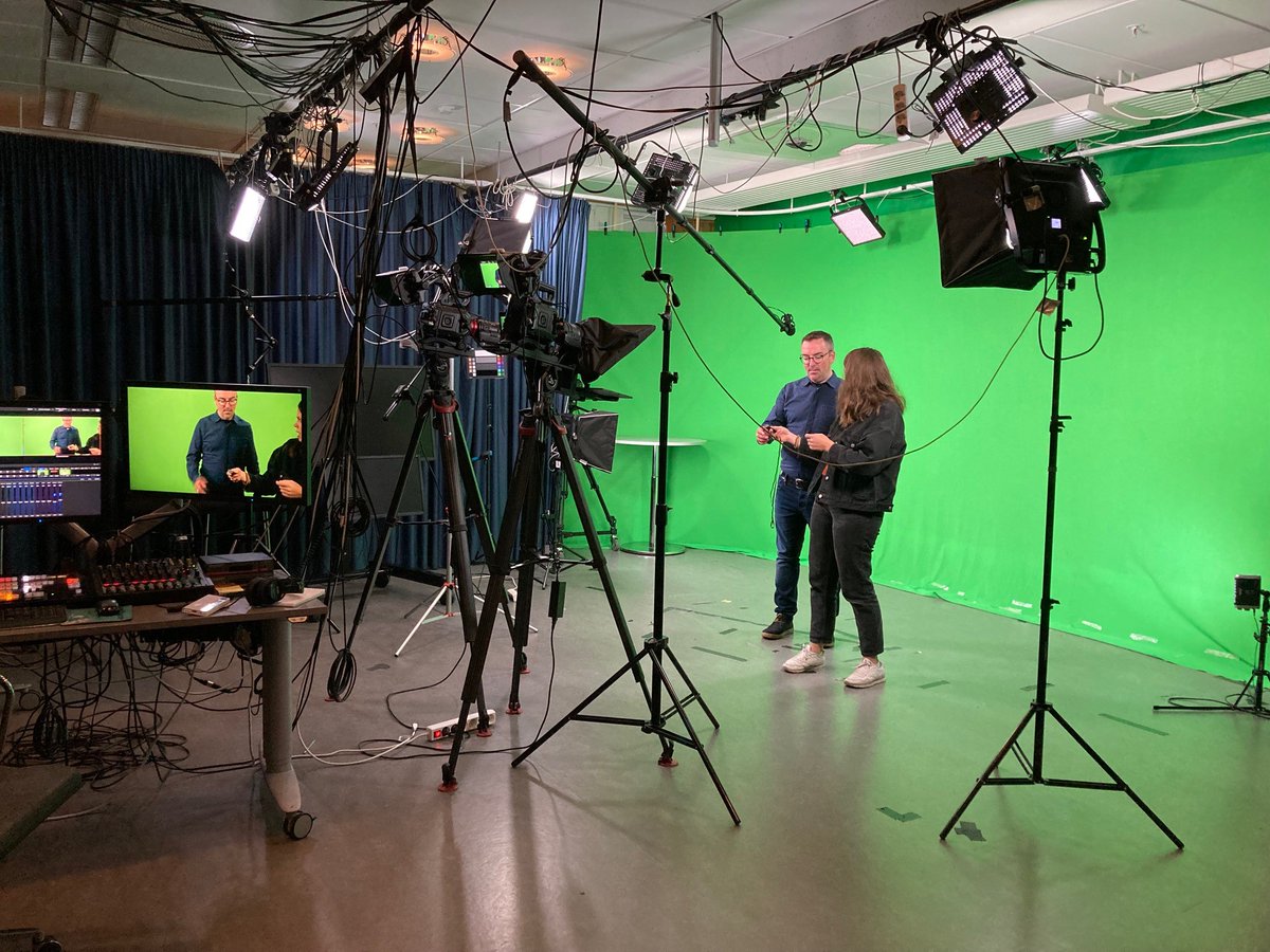 DesignMyFuturEU's tweet photo. 🎞️ Day 2 and we're back in the Studio at @UiTNorgesarktis filming some bite-sized videos for teachers about engaging young people from different groups and communities that are particularly at risk of leaving school early 👨‍🏫 Perfect for a study period or some lunchtime learning! https://t.co/23JHDdDtX3