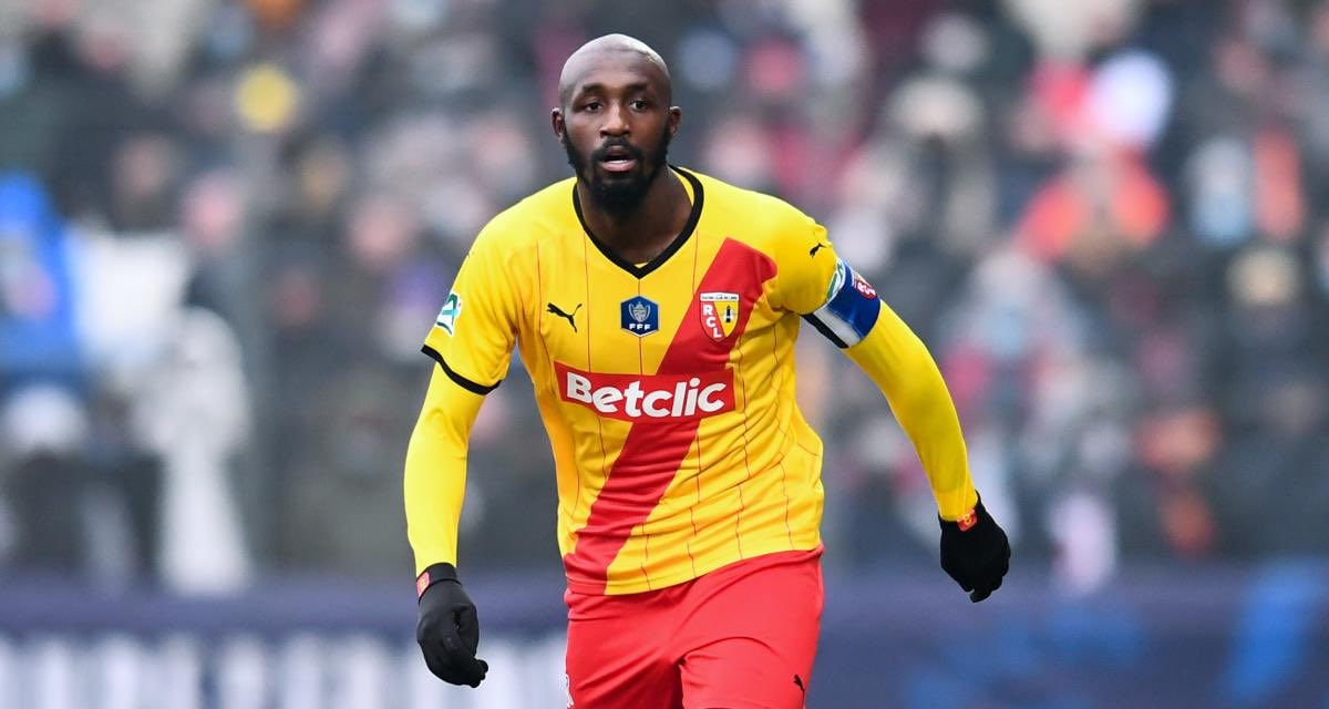 MercatoPlein's tweet photo. 🚨 De grosses tensions animent le vestiaire lensois suite à la défaite contre le #LOSC !

Seko #Fofana et Loïs #Openda se seraient même accrochés lors d’un entraînement, provoquant une rixe entre joueurs et staff…

(Nord Éclair Amiens)

#RCLens #TeamLens https://t.co/dPS7N4NsSN
