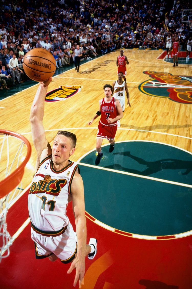 Not just a shooter, Det could throw it down