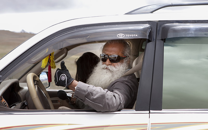 SadhguruJV's tweet photo. Life is important. Lifestyle is a consequence of the times we live in. #SadhguruQuotes https://t.co/rKONs5CMcb