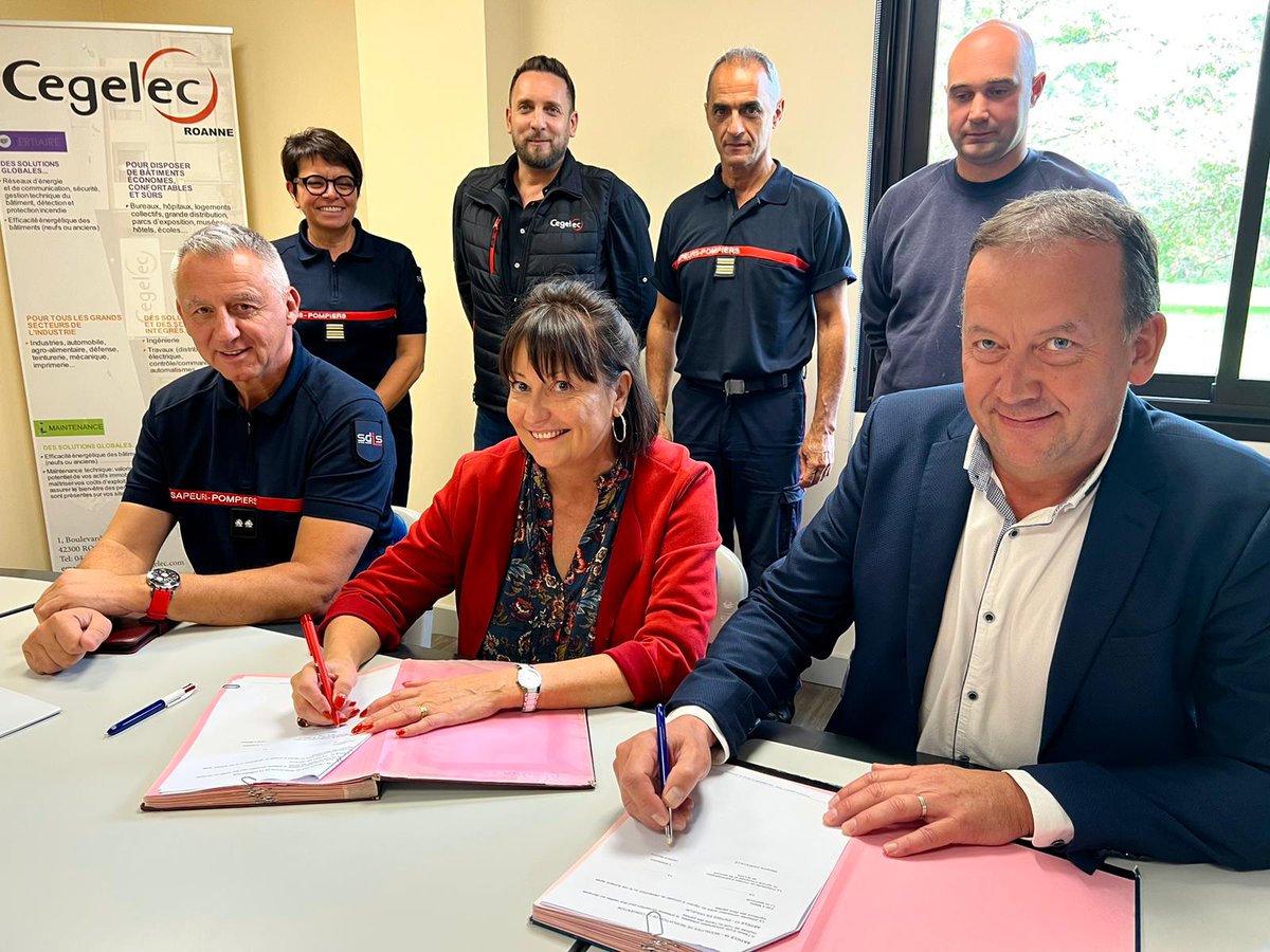 sdis42's tweet image. Ce matin, la présidente du @sdis42 et le @DDSIS42 étaient présents à l&apos;entreprise @RoanneCegelec pour signer une convention de disponibilité pour un employé sapeur-pompier volontaire #SPV. 
L’occasion également de remettre à #CEGELEC le diplôme « employeur citoyen ». 
Merci !🙏