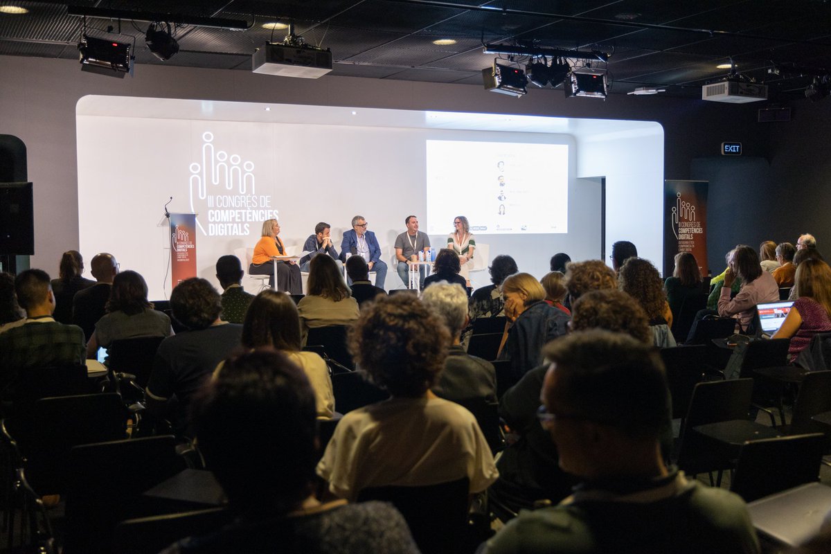 colabscatalunya's tweet photo. #CCDigital2022🗞️Èxit de la tercera edició del ‘Congrés de Competències Digitals’, que reivindica solucions #ètiques i inclusives per afrontar la bretxa #digital i capacitar la #ciutadania.
🧐Consulta les claus de la jornada a ➡️https://t.co/FpsF1Xtgt5 https://t.co/IoYSpE73UA