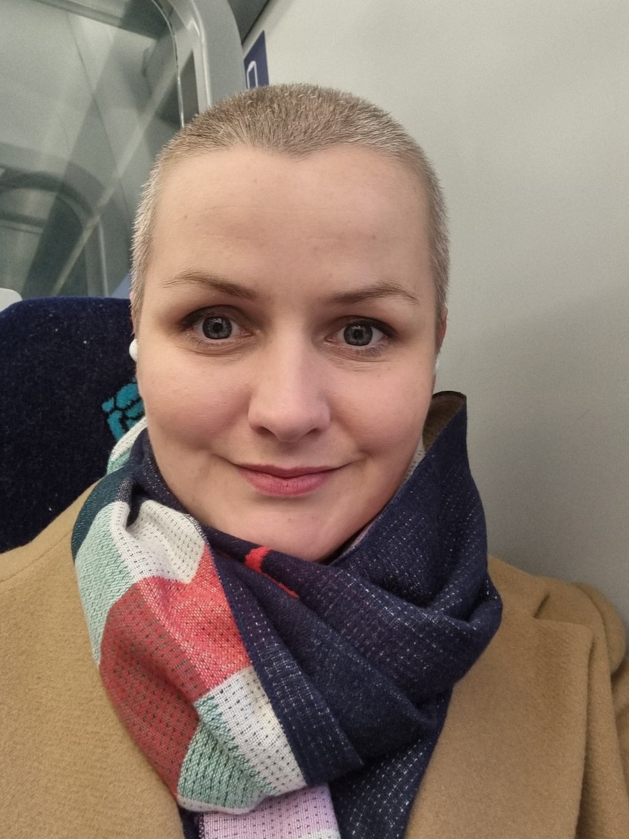 What do I like to do on twitter? Back to work selfies! Heading off on my new adventure today and looking forward to all the conferences, exhibitions and gigs it can throw at me #bringiton