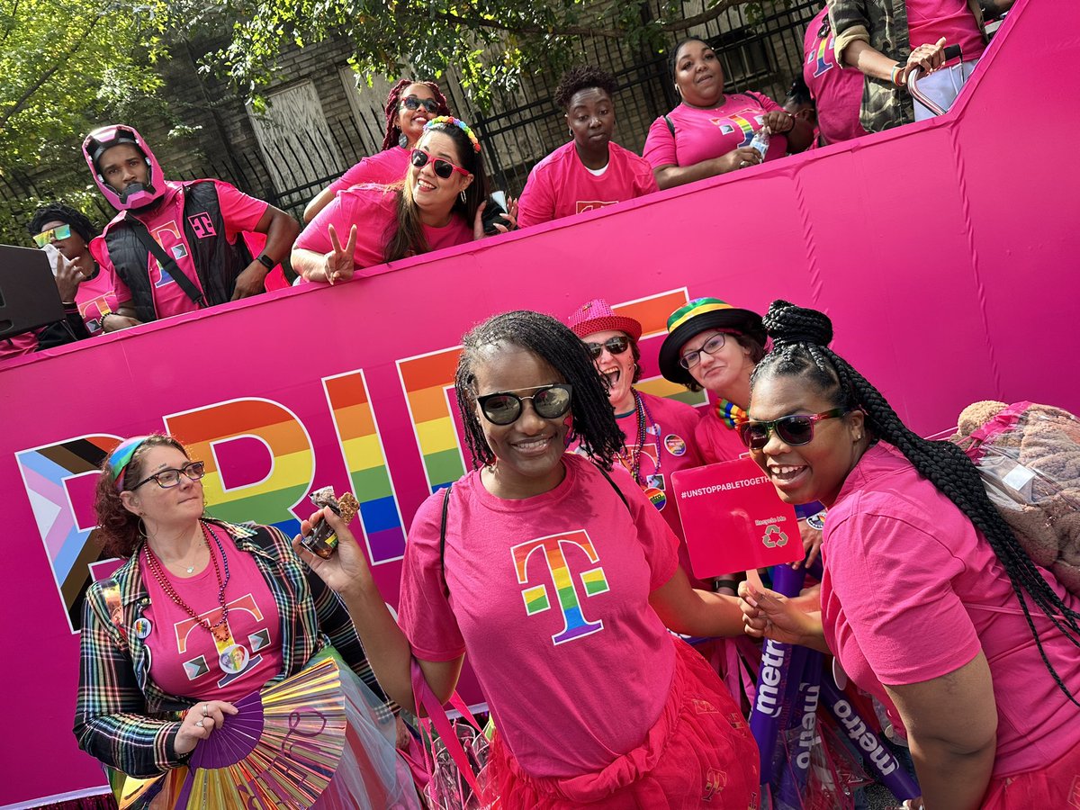 What an AWESOME weekend! 🙌 Had an incredible time standing with our @TMobile @MetroByTMobile LGBTQ+ employees/allies across Atlanta! Happy #AtlantaPride2022 🏳️‍🌈 @AnnieG_FL @TonyCBerger @thayesnet @JonFreier