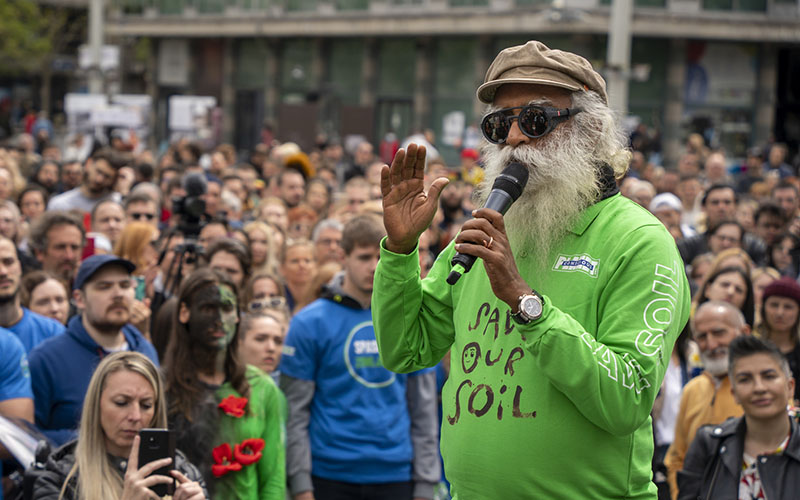 SadhguruJV's tweet photo. This is very important to understand – no healthy soil, no food. No food, no peace. No peace, no civilization on the planet. #SadhguruQuotes https://t.co/up9oye8zlw