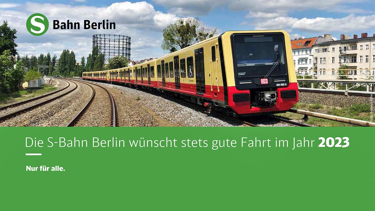 SBahnBerlin's tweet photo. Andreas Kühn hat die #NeueSBahn für unseren 4-Monatskalender 2023 fotografiert! 📅 Für 5 Euro in unserem Shop erhältlich - gemeinsam mit vielen anderen S-Bahnfanartikeln.
Schaut mal rein: https://t.co/CEs1NnyVZV
#kalender #fanartikel #SBahnBerlin https://t.co/ScHfTPx83G