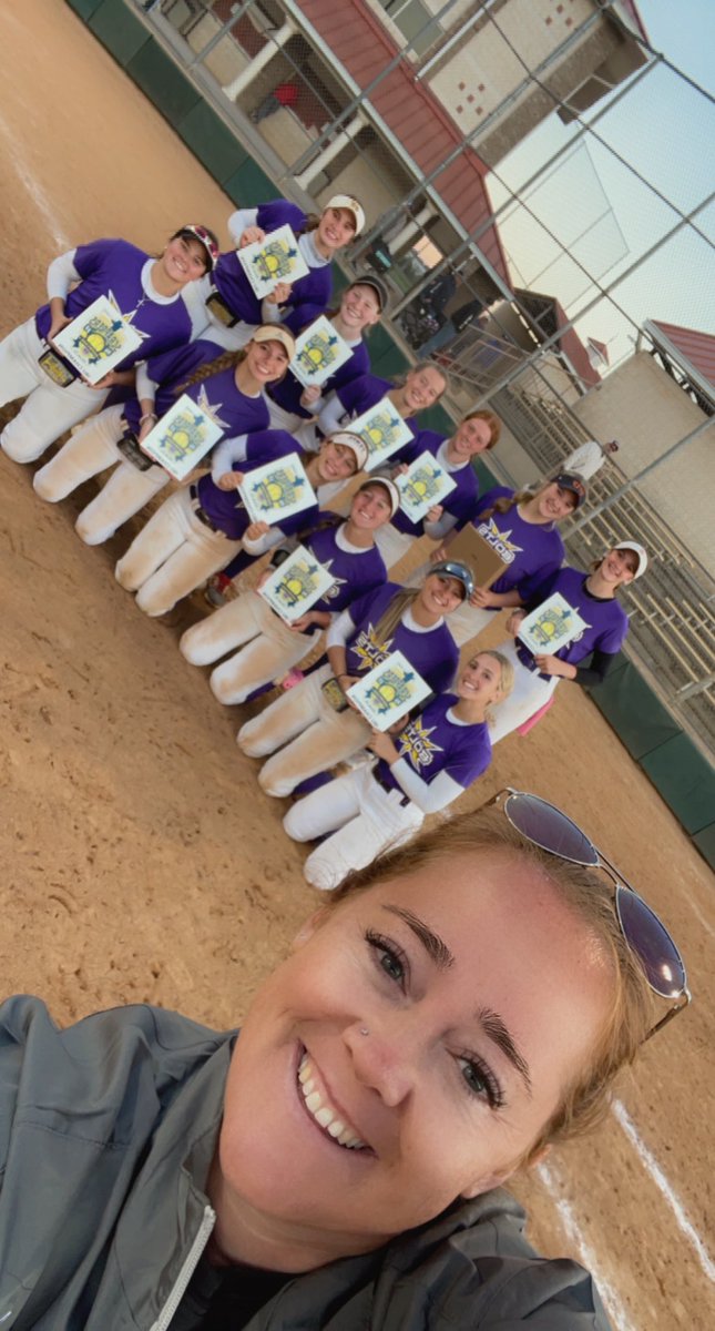 alyssa jones🐦 tweet media